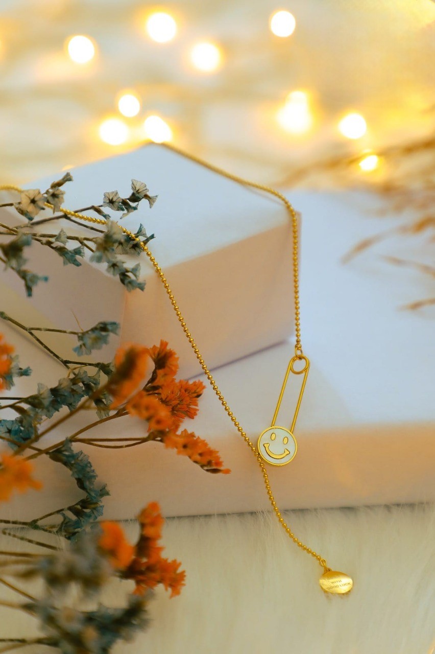 Gold Plated Neckless With Smiley Pendant
