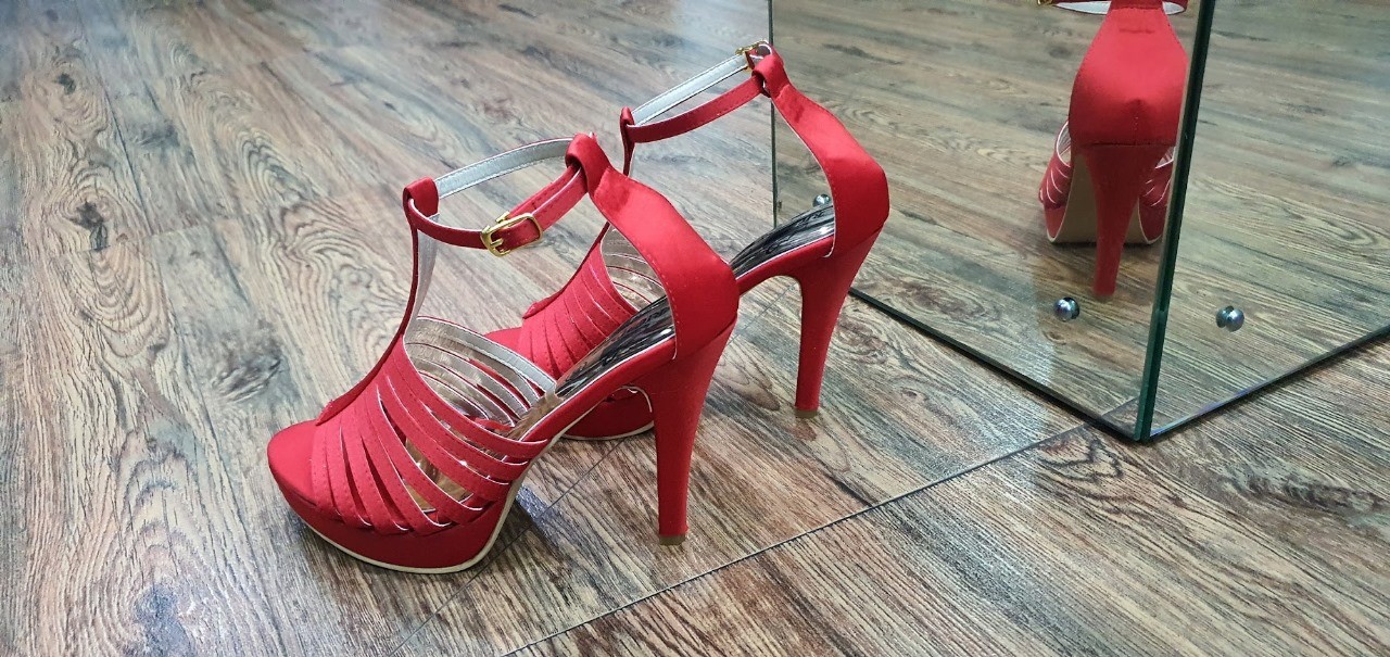 Red Colure Point Heels