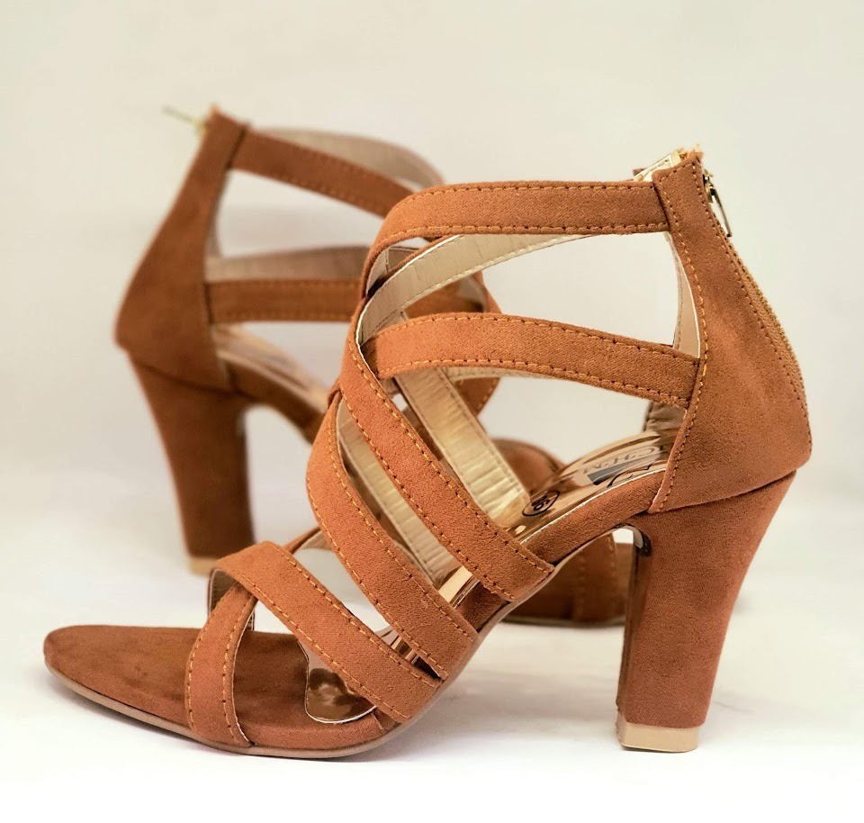 Straps Point High Heel with a zip