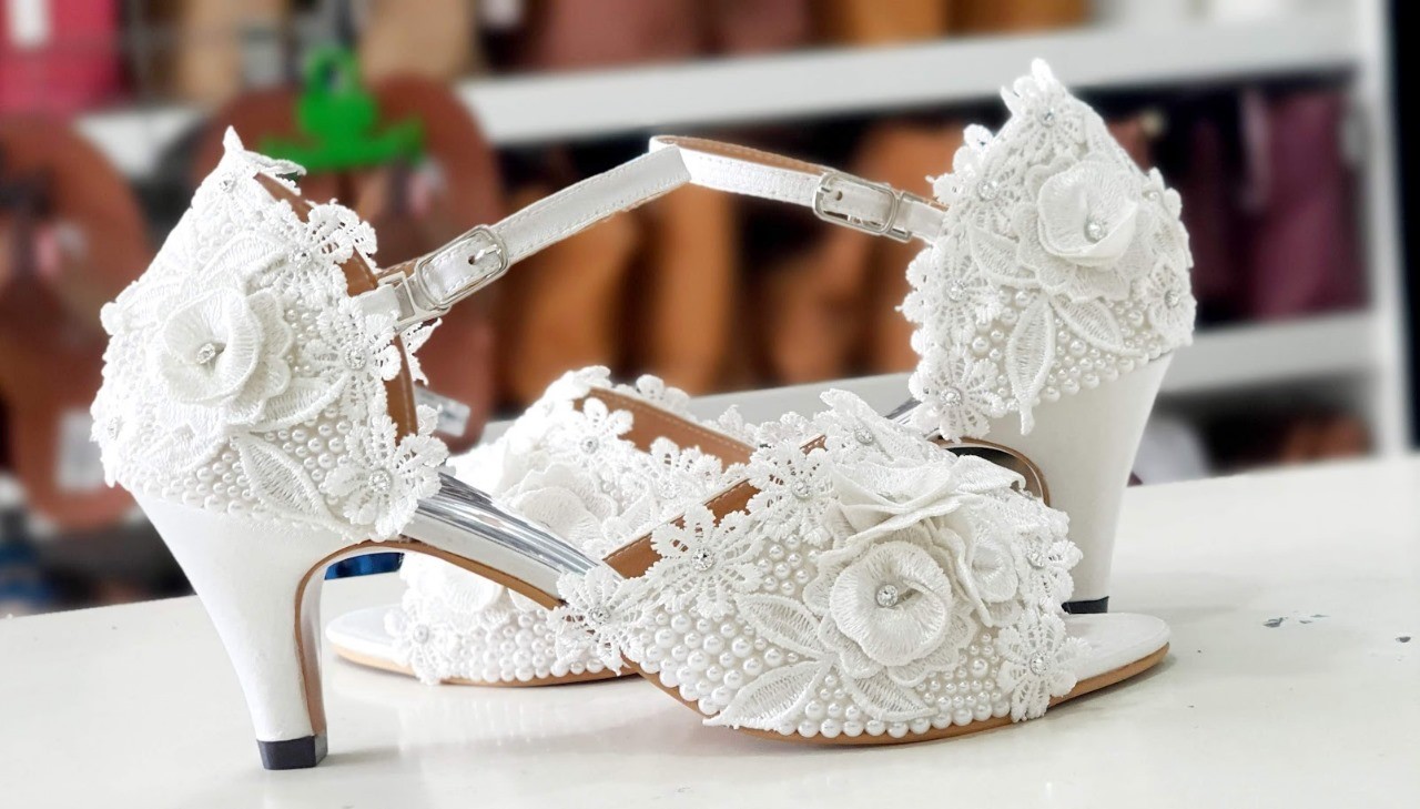 White Colure Flower Design Heel