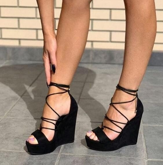 Black Colure Wedge Heels With Strapes