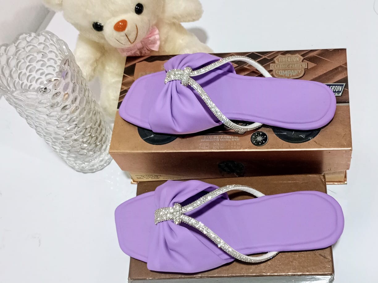 Ladies Flat Slippers With Bow Design