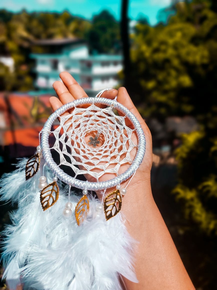 feather with crochet white Colure dreamcatcher