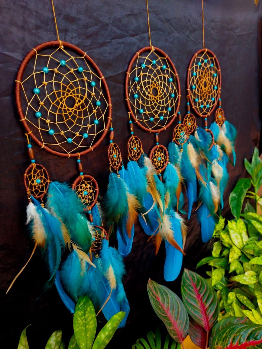 pearl with feathers chrocet blue colure dreamcatcher