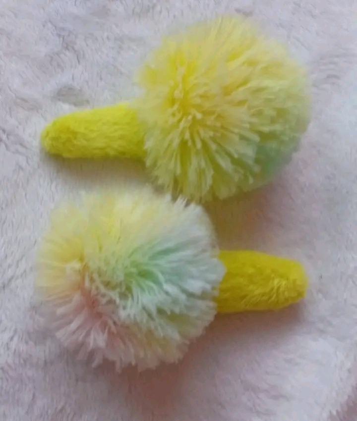 Fluffy Wool Ball With Hair Clips