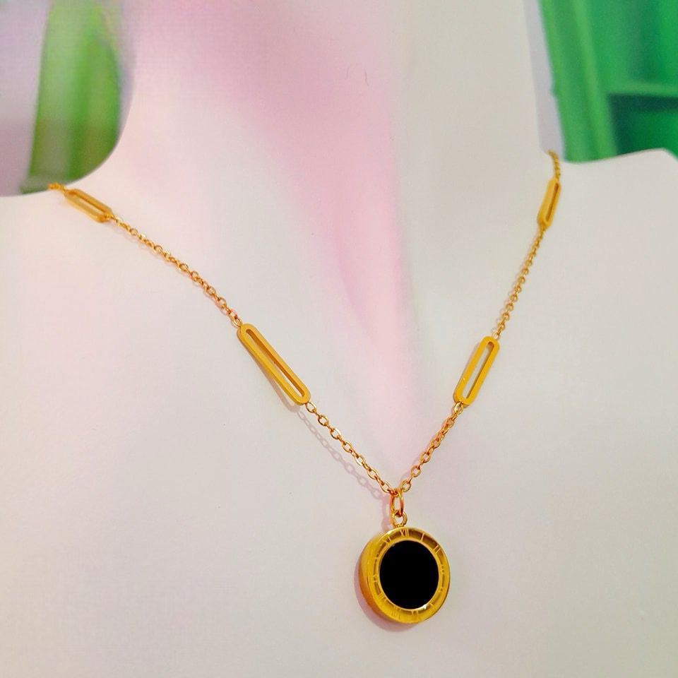 Gold Plated Round Pendent With Neckless