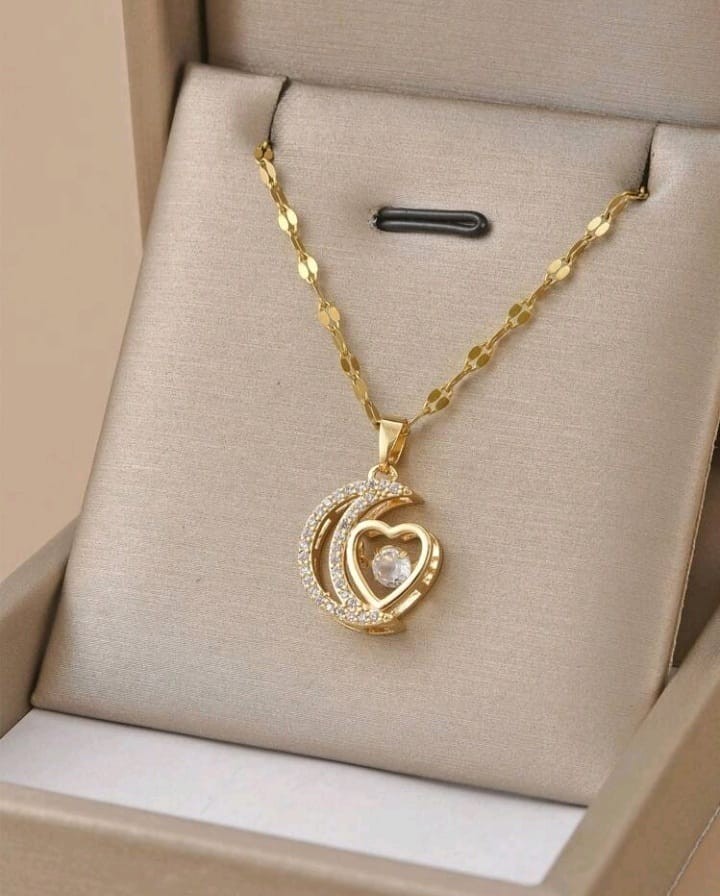 Gold Plated Chain With Heart Design Pendet