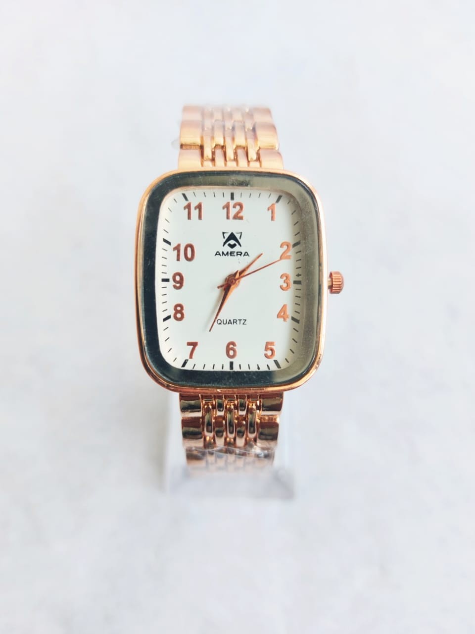 Surprised your loved ones with this beautiful analog-digital watch.fashionable and a must have