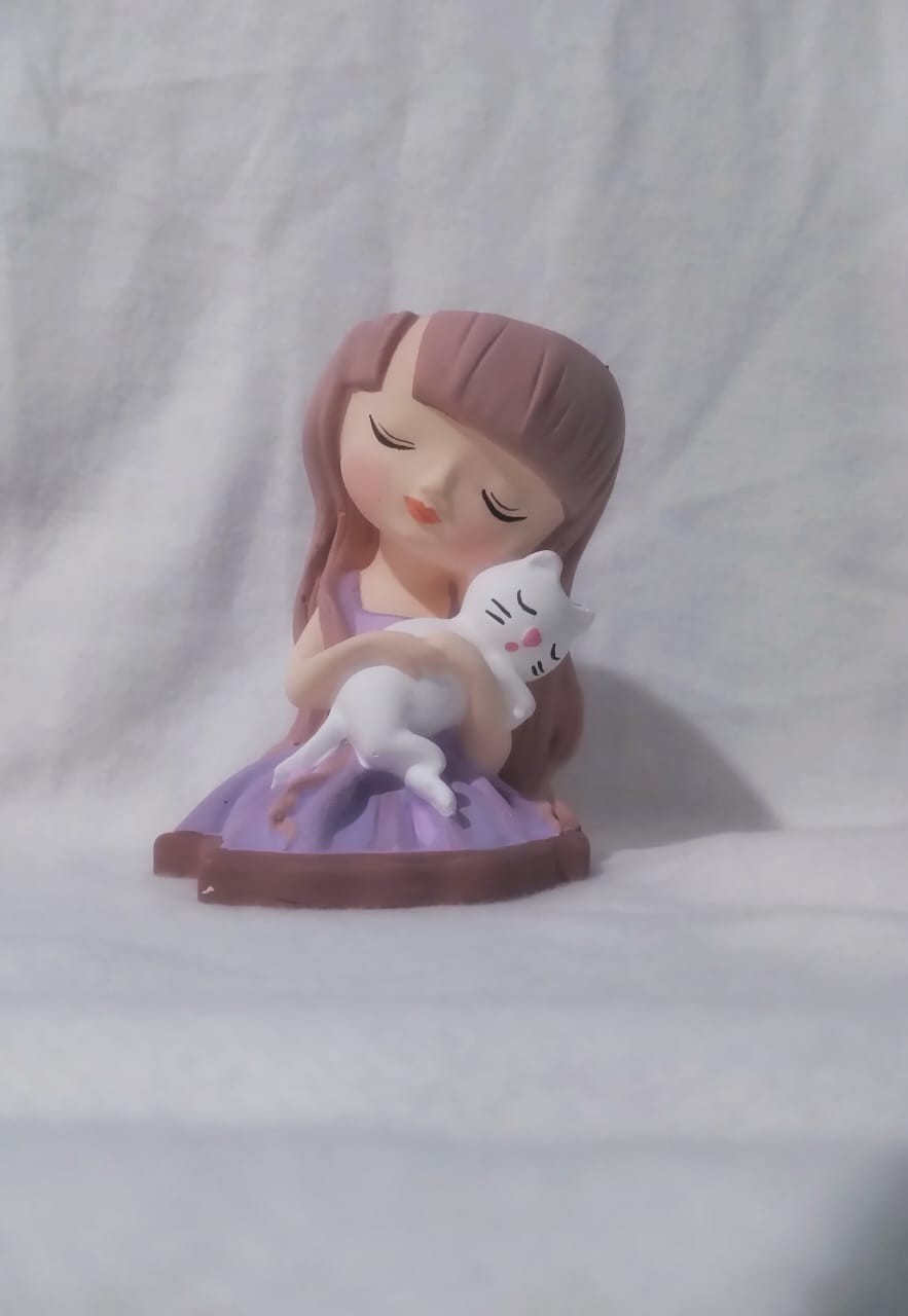 Plaster Of Paris Kitty Girl statuce