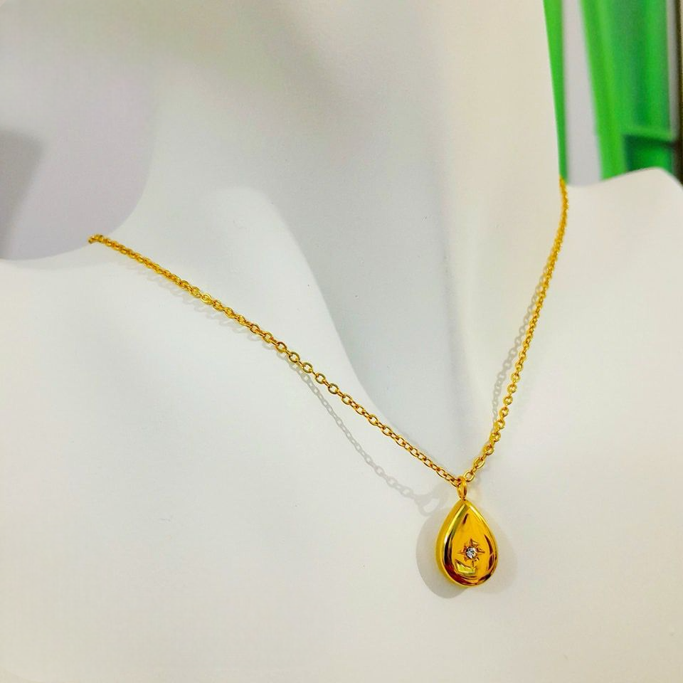 Gold plated necklace with a pendant in the shape of a water drop