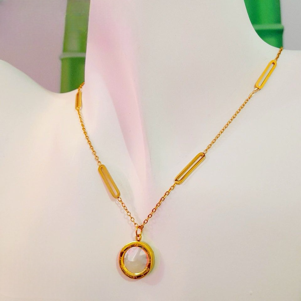 Gold Plated Round Pendent With Beautiful Neckless