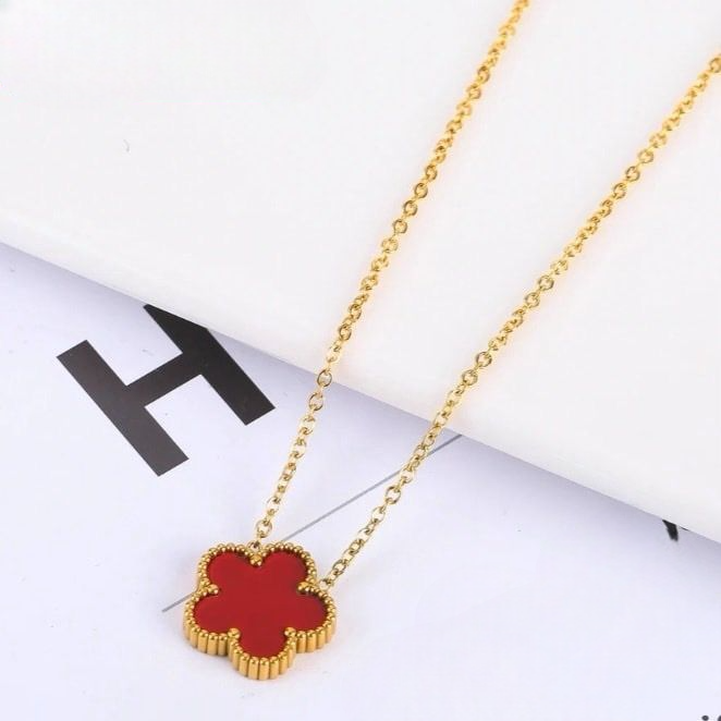 Flower Design Pendet With Gold Plated Neckless