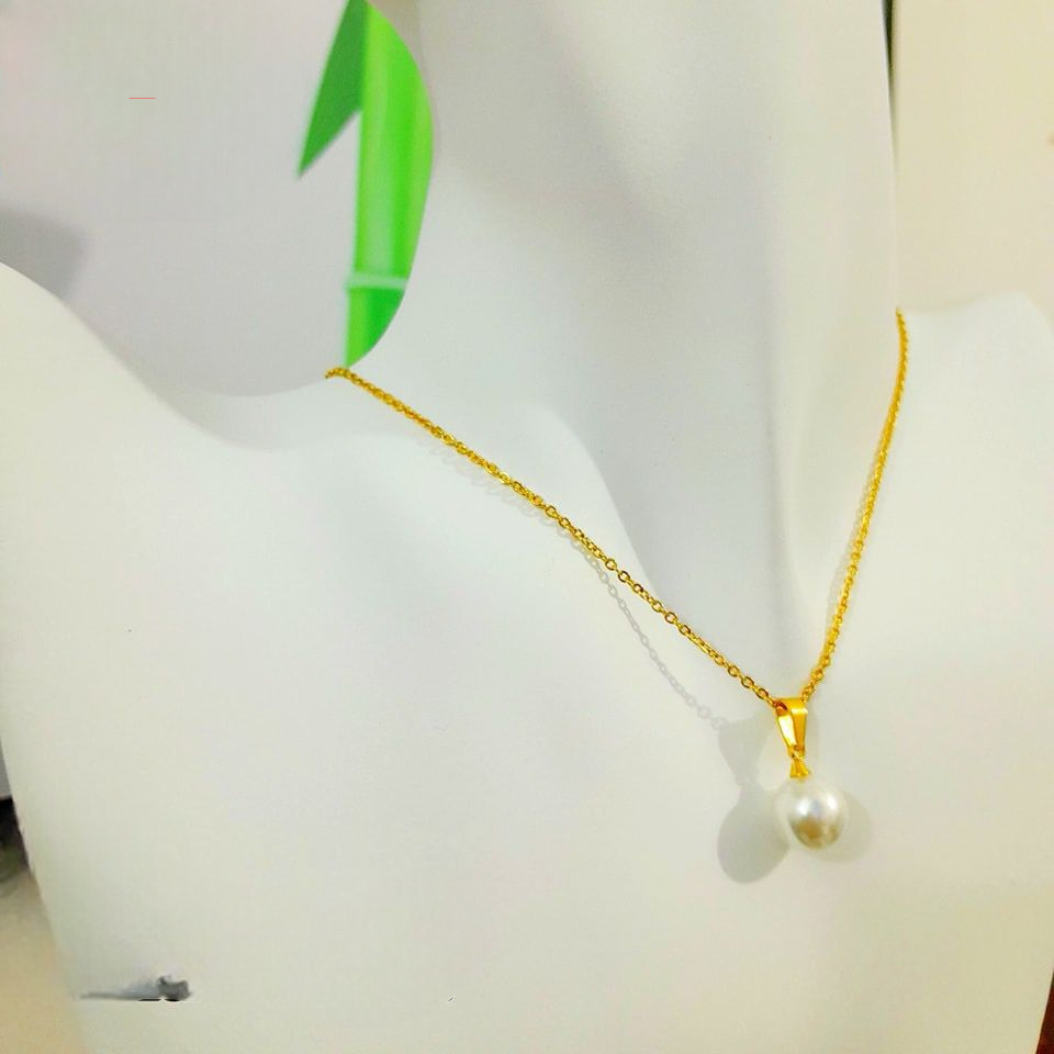 Gold plated necklace with pearl pendant