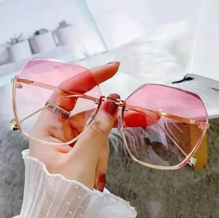 Fashion Sunglasses Women Metal Female UV400 Vintage Ladies Stylish Design Oversized Square Sunglasses For Women